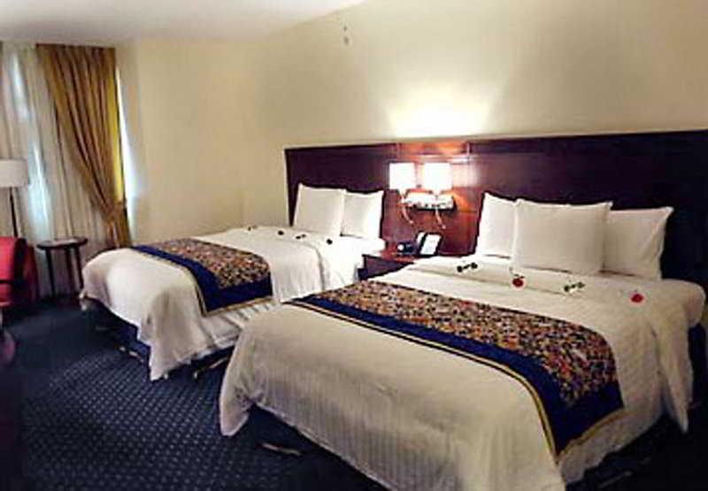 Hodelpa Garden Court Hotel Santiago De Los Caballeros Room photo