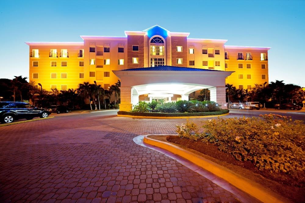 Hodelpa Garden Court Hotel Santiago De Los Caballeros Exterior photo